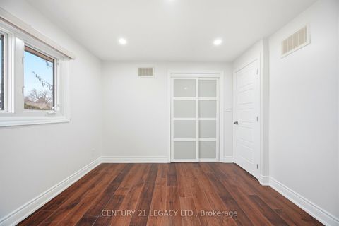 Photo 28 at 3 Deanefield Crescent, West Deane, Toronto