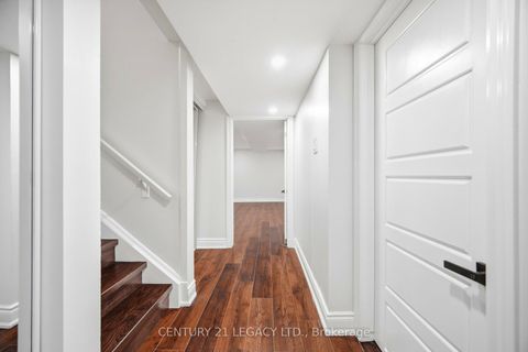 Photo 33 at 3 Deanefield Crescent, West Deane, Toronto