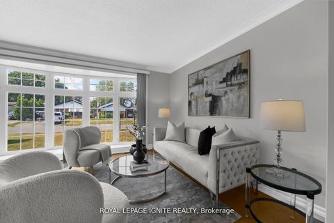 Photo 2 at 47 Deerfield Road, Bendale, Toronto