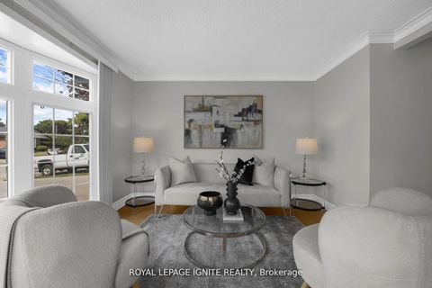 Photo 3 at 47 Deerfield Road, Bendale, Toronto