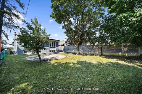 Photo 33 at 47 Deerfield Road, Bendale, Toronto