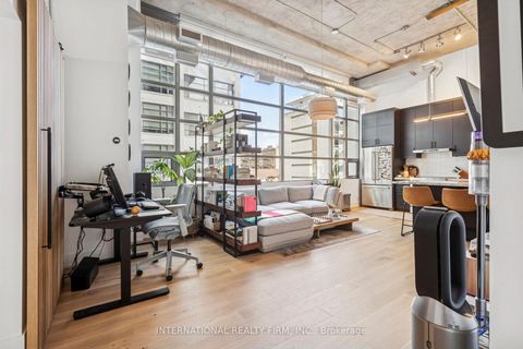 Photo 4 at 303 - 637 Lake Shore Boulevard W, Niagara, Toronto