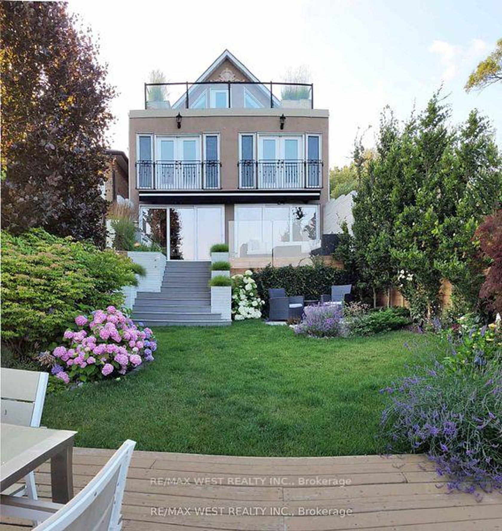 5 Eleventh Street, New Toronto, Toronto by Loree Meneguzzi Real Estate 5 Eleventh Street, New Toronto, Toronto