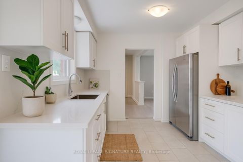 Photo 9 at 4 Stillbrook Court, West Hill, Toronto