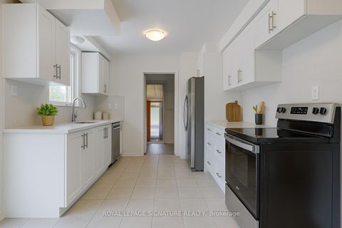 Photo 10 at 4 Stillbrook Court, West Hill, Toronto