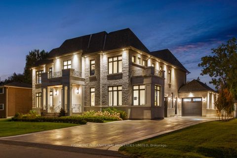 Photo 4 at 108 Hollingsworth Drive, King City, King