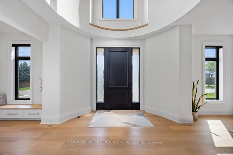 Photo 7 at 108 Hollingsworth Drive, King City, King