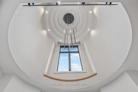 Photo 8 at 108 Hollingsworth Drive, King City, King