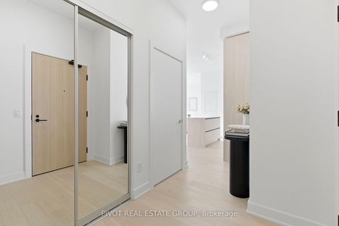 Photo 4 at 4201 - 15 Mercer Street NE, Waterfront Communities C1, Toronto