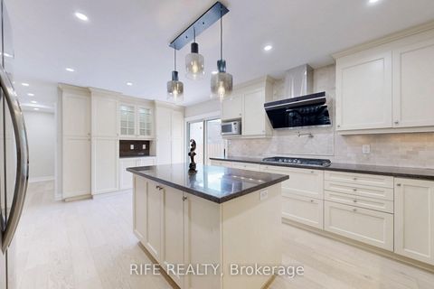 Photo 6 at 8 Elliotwood Court, Windfields, Toronto