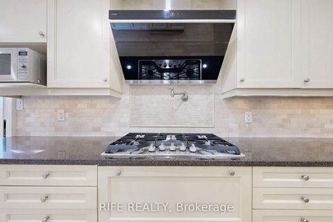 Photo 7 at 8 Elliotwood Court, Windfields, Toronto