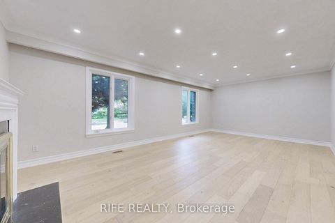 Photo 9 at 8 Elliotwood Court, Windfields, Toronto