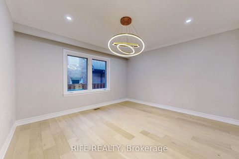 Photo 12 at 8 Elliotwood Court, Windfields, Toronto