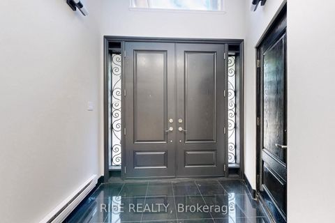 Photo 15 at 8 Elliotwood Court, Windfields, Toronto