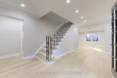 Photo 16 at 8 Elliotwood Court, Windfields, Toronto