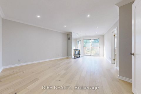 Photo 18 at 8 Elliotwood Court, Windfields, Toronto