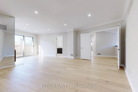 Photo 20 at 8 Elliotwood Court, Windfields, Toronto