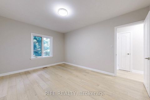 Photo 33 at 8 Elliotwood Court, Windfields, Toronto