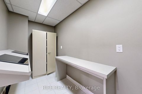 Photo 42 at 8 Elliotwood Court, Windfields, Toronto