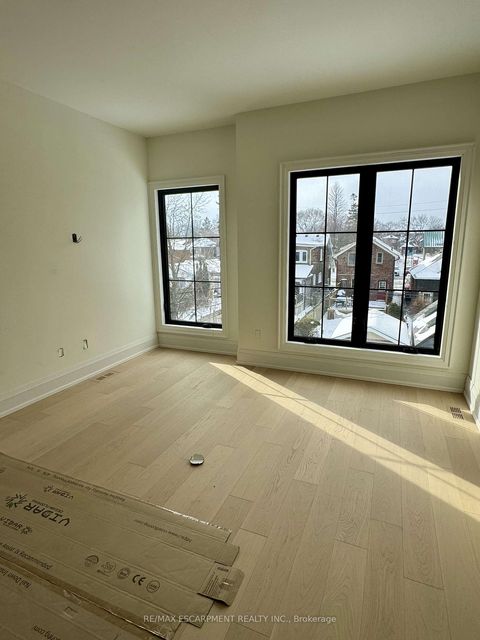 Photo 3 at 92 FIFTH Street, New Toronto, Toronto