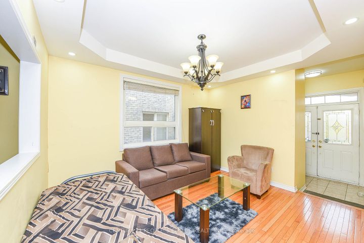 Photo 1 at 50 Severin Street, Wellington, Brampton