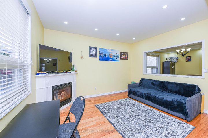 Photo 2 at 50 Severin Street, Wellington, Brampton