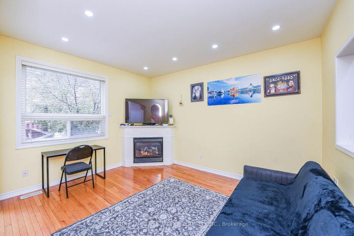 Photo 3 at 50 Severin Street, Wellington, Brampton