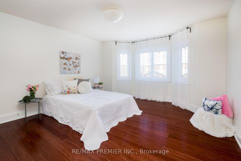 Photo 30 at 101 Woodgreen Drive N, Islington Woods, Vaughan