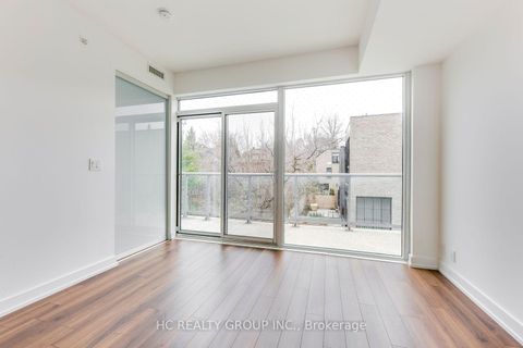 Photo 3 at 302 - 6 Parkwood Avenue, Casa Loma, Toronto