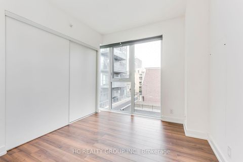 Photo 7 at 302 - 6 Parkwood Avenue, Casa Loma, Toronto