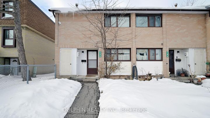 Photo 1 at 15 - 15 Fleetwood Crescent, Southgate, Brampton