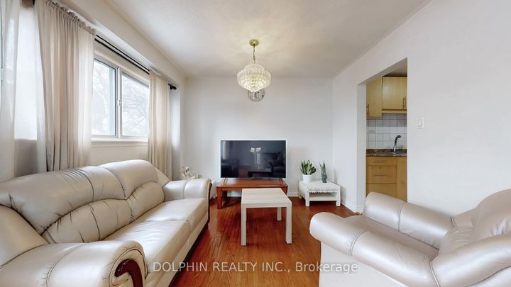 Photo 3 at 15 - 15 Fleetwood Crescent, Southgate, Brampton