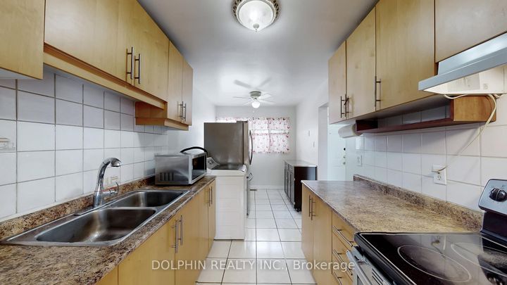 Photo 9 at 15 - 15 Fleetwood Crescent, Southgate, Brampton