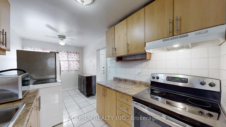 Photo 10 at 15 - 15 Fleetwood Crescent, Southgate, Brampton