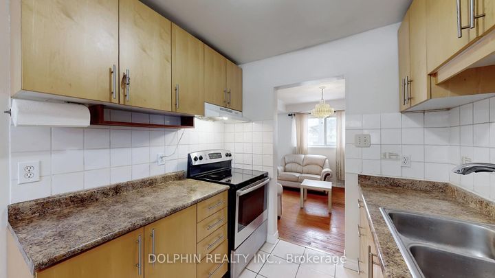 Photo 11 at 15 - 15 Fleetwood Crescent, Southgate, Brampton