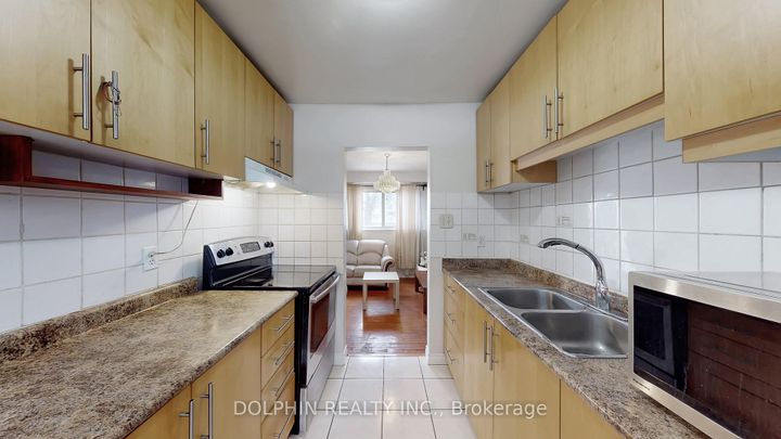 Photo 12 at 15 - 15 Fleetwood Crescent, Southgate, Brampton