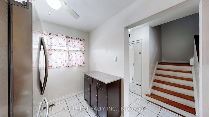 Photo 13 at 15 - 15 Fleetwood Crescent, Southgate, Brampton