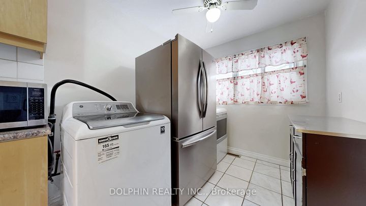 Photo 15 at 15 - 15 Fleetwood Crescent, Southgate, Brampton