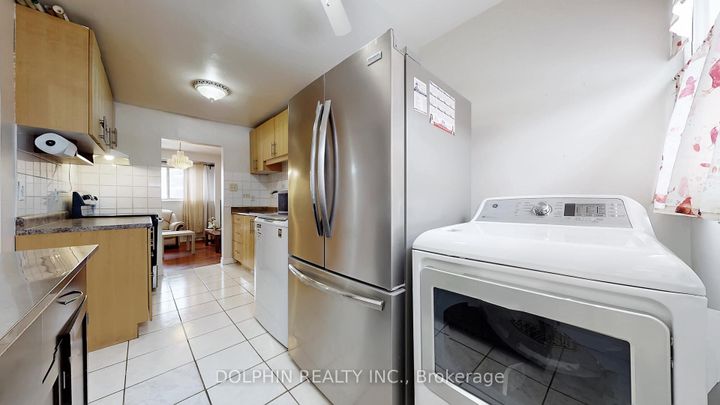 Photo 16 at 15 - 15 Fleetwood Crescent, Southgate, Brampton