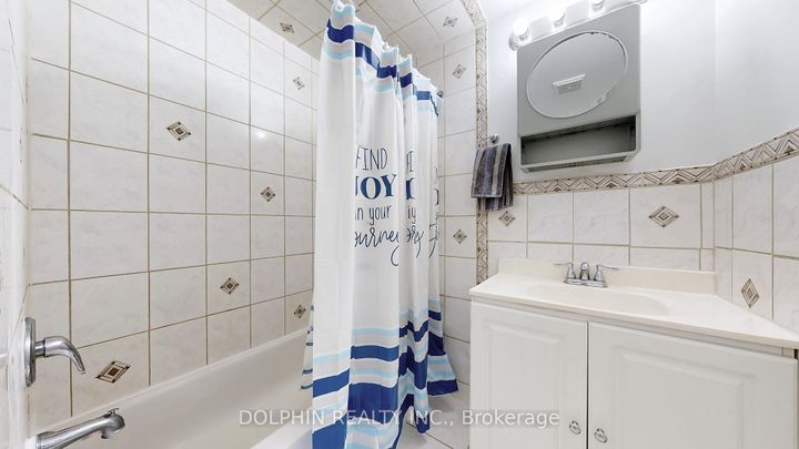 Photo 28 at 15 - 15 Fleetwood Crescent, Southgate, Brampton