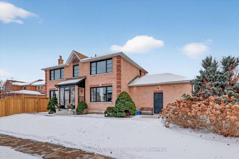 Photo 1 at 1 Arisaig Drive, Maple, Vaughan