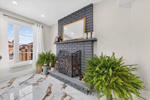 Photo 13 at 1 Arisaig Drive, Maple, Vaughan