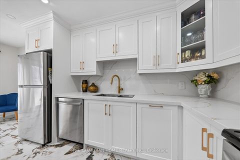 Photo 18 at 1 Arisaig Drive, Maple, Vaughan