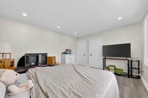 Photo 31 at 1 Arisaig Drive, Maple, Vaughan