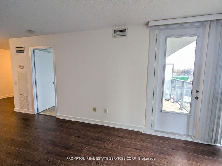 Photo 9 at 712 - 121 Mcmahon Drive, Bayview Village, Toronto