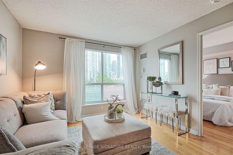 Photo 4 at 505 - 410 Queens Quay W, Waterfront Communities C1, Toronto