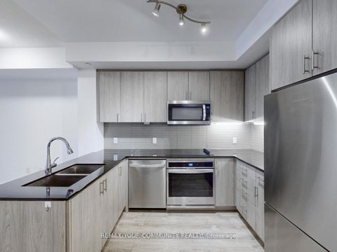 Photo 13 at 301 - 9618 Yonge Street, North Richvale, Richmond Hill