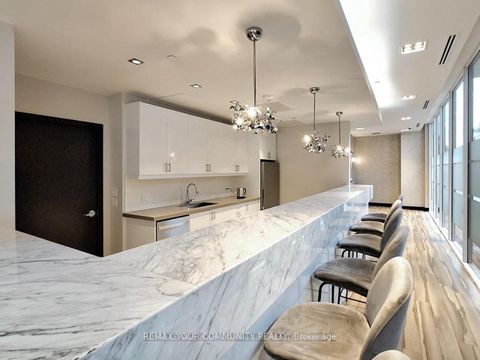 Photo 31 at 301 - 9618 Yonge Street, North Richvale, Richmond Hill