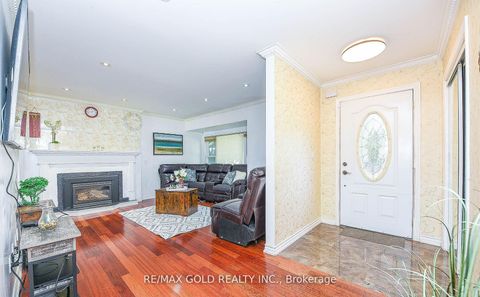 Photo 6 at 13 Foster Road, Malton, Mississauga