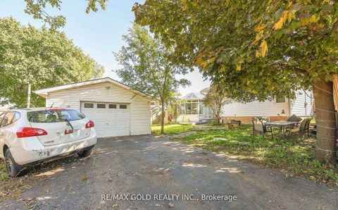 Photo 33 at 13 Foster Road, Malton, Mississauga